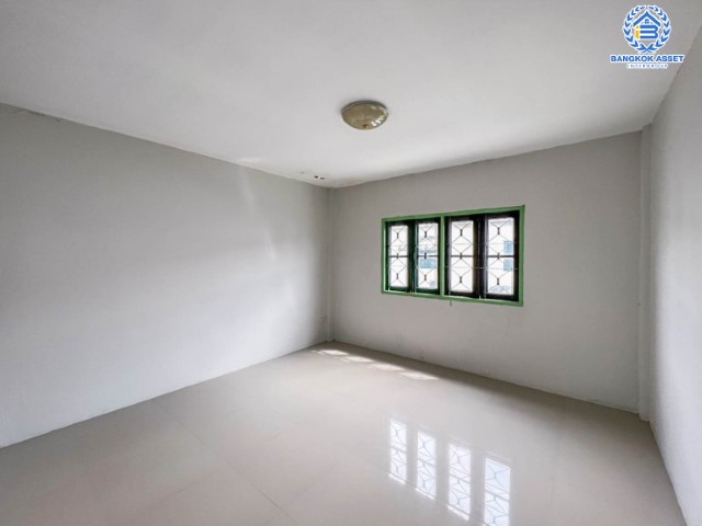 ทาวน์เฮ้าส์มือสองย่านนนทบุรี ม.ดิเอมเมอรัลด์พาร์ค2 บางกรวย-ไทรน้อย บนเนื้อที่ 18 ตร.ว. ฟังก์ชัน 2 ห้องนอน 2 ห้องน้ำ 1 ที่จอดรถ บ้านพร้อมอยู่ ต่อเติมครบ ลงเสาเข็มในครัว เชื่อมต่อถ.ชัยพฤกษ์ ใกล้เซ็นทรัลเวสต์เกต เพียง15 นาทีถึงรถไฟฟ้าสายสีม่วง "สถานีบางพลู"...